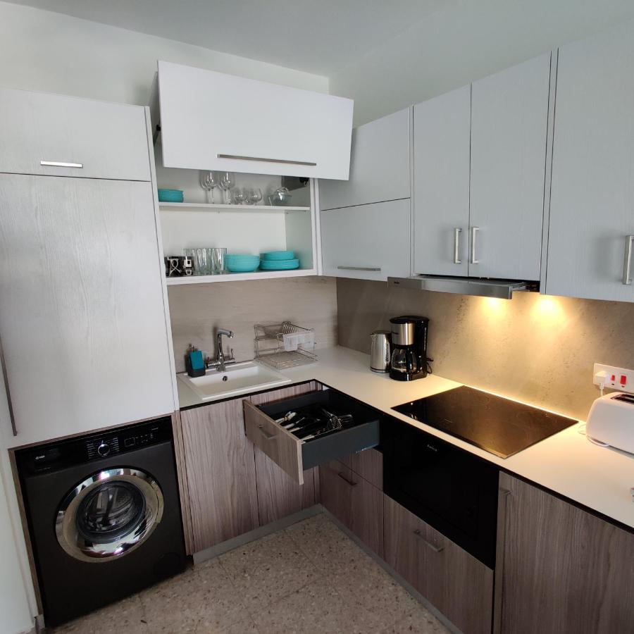 Lovely 1-Bedroom Unit @ Fabulous Location Пафос Экстерьер фото