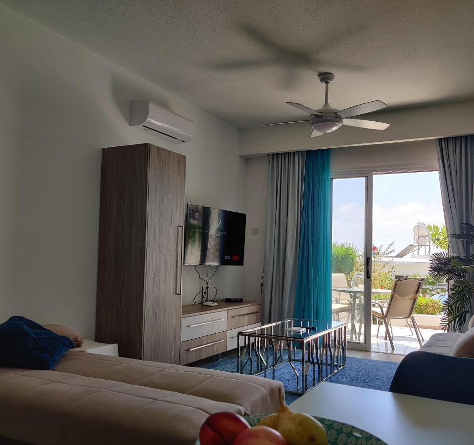 Lovely 1-Bedroom Unit @ Fabulous Location Пафос Экстерьер фото